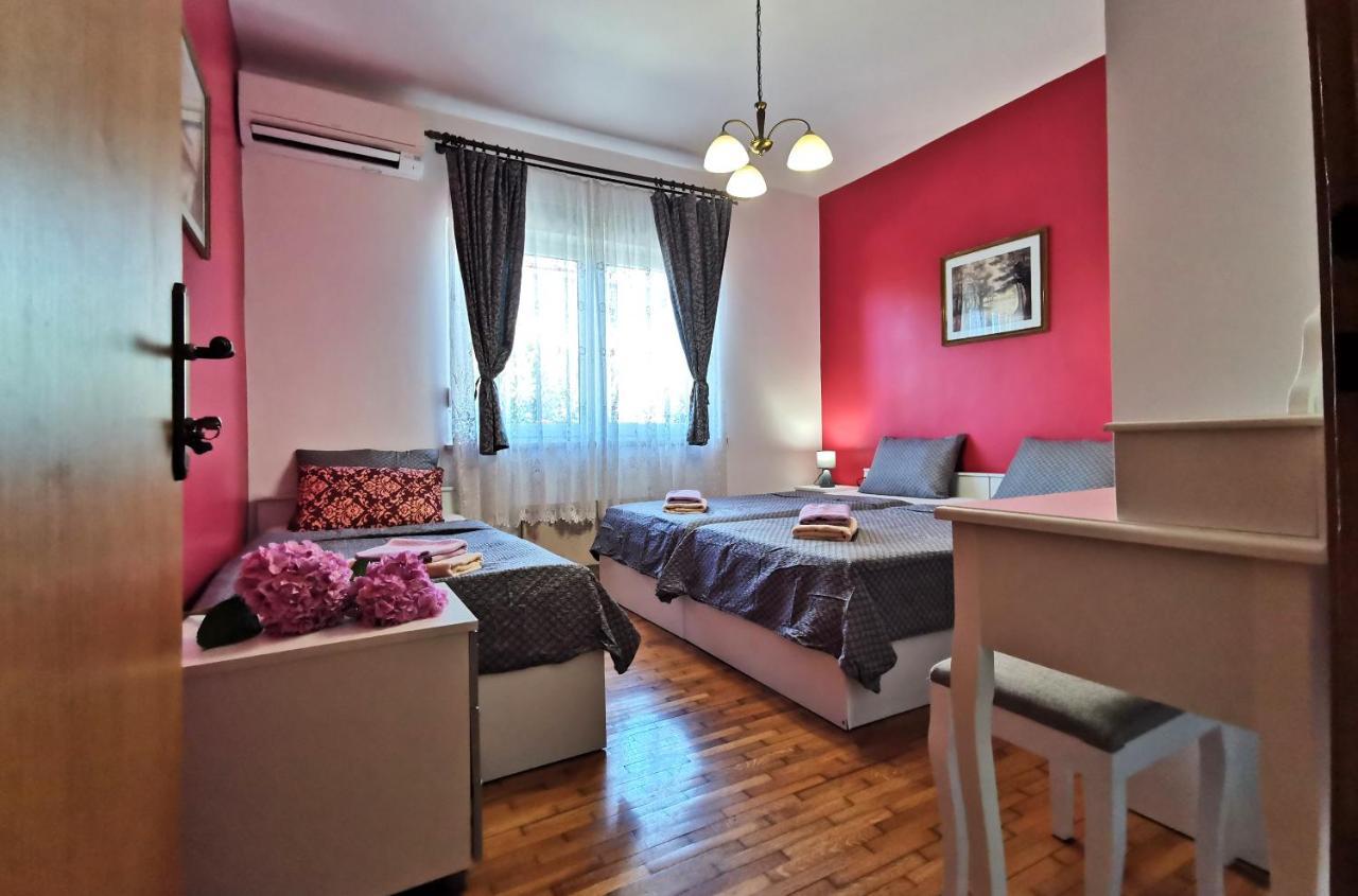 App & Room Le Palme Umago Esterno foto