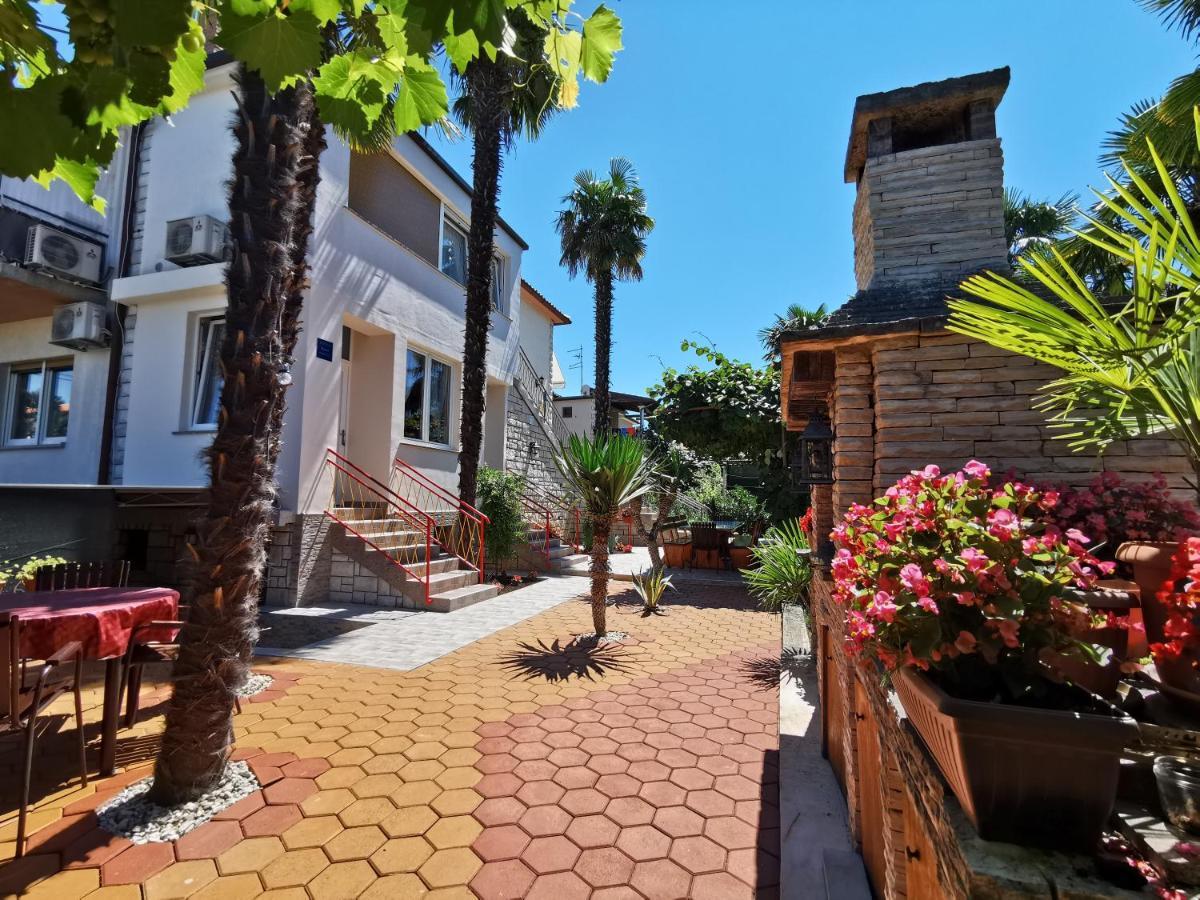 App & Room Le Palme Umago Esterno foto