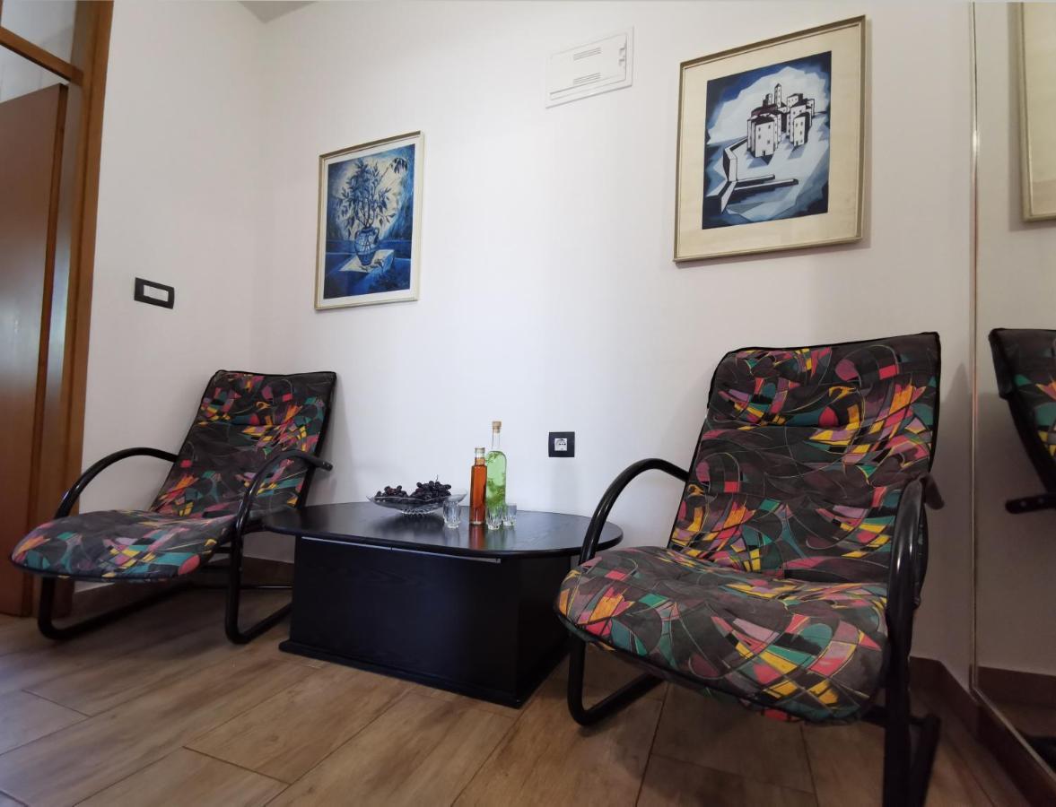 App & Room Le Palme Umago Esterno foto
