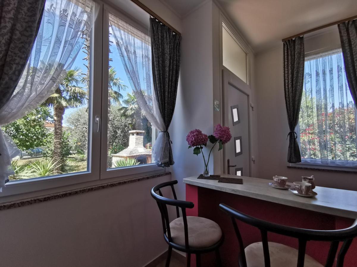 App & Room Le Palme Umago Esterno foto