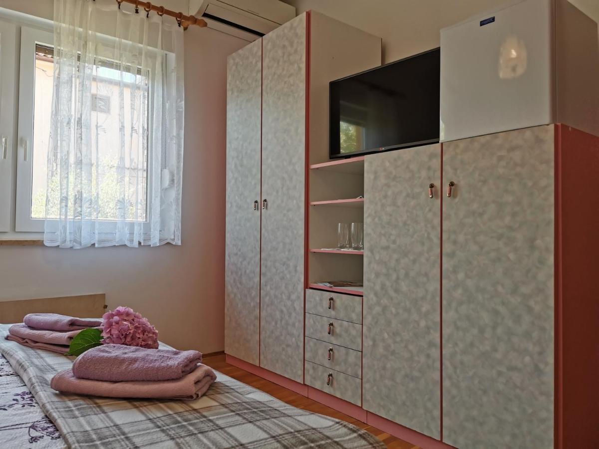 App & Room Le Palme Umago Esterno foto