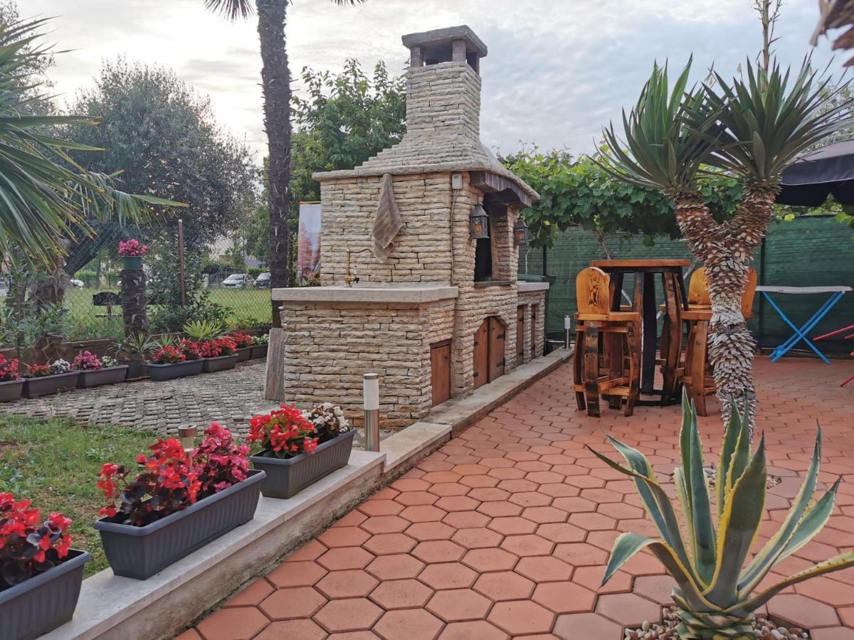 App & Room Le Palme Umago Esterno foto